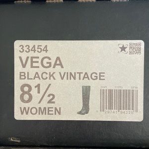 Brand new, never worn, in original packaging size 8 1/2 Black Star boots